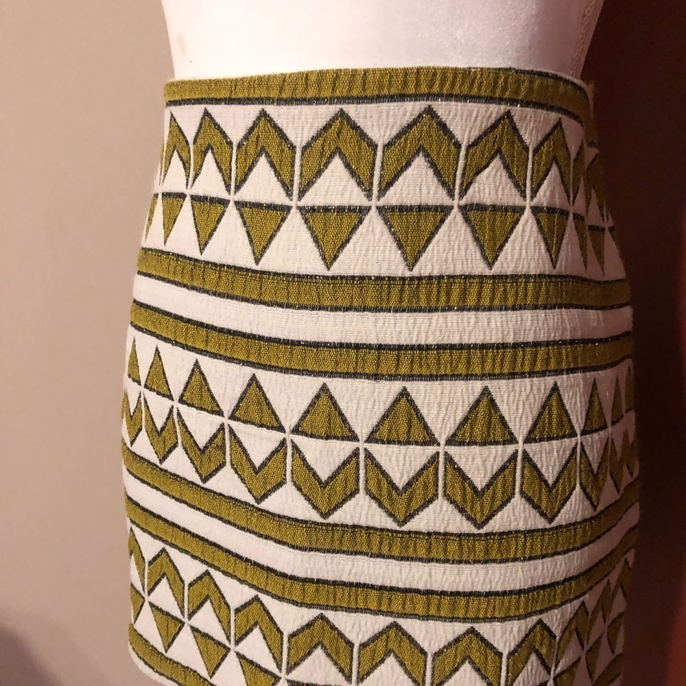 ⭐️ Zara Gold Metallic Skirt - Picture 4 of 7